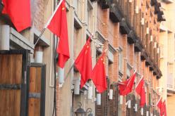 國慶營口：老街國旗紅  風里皆喜慶